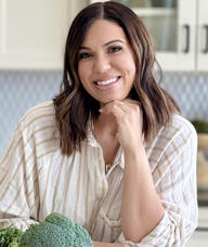 Book an Appointment with Andrea Saulig for Nutrition