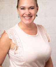 Book an Appointment with Eva Larson for Acupuncture